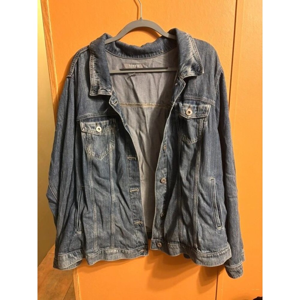 Torrid sz 5 5xl denim jacket coat plus size medium wash jean